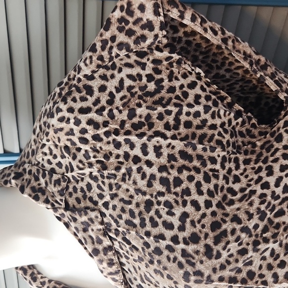 Torrid Leopard Print Button-Up Tie Front Blouse - Picture 6 of 11